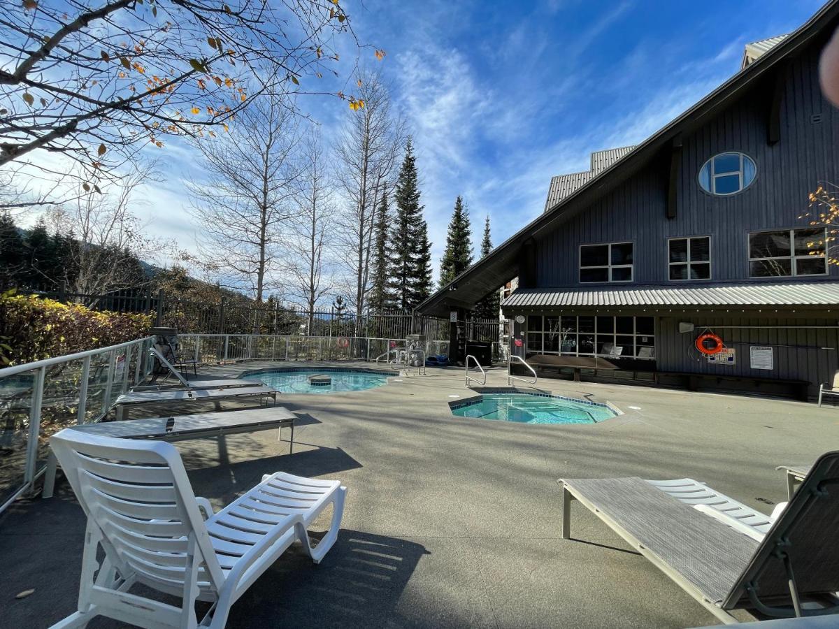 Best Ski In Ski Out Condo At Whistler Buitenkant foto